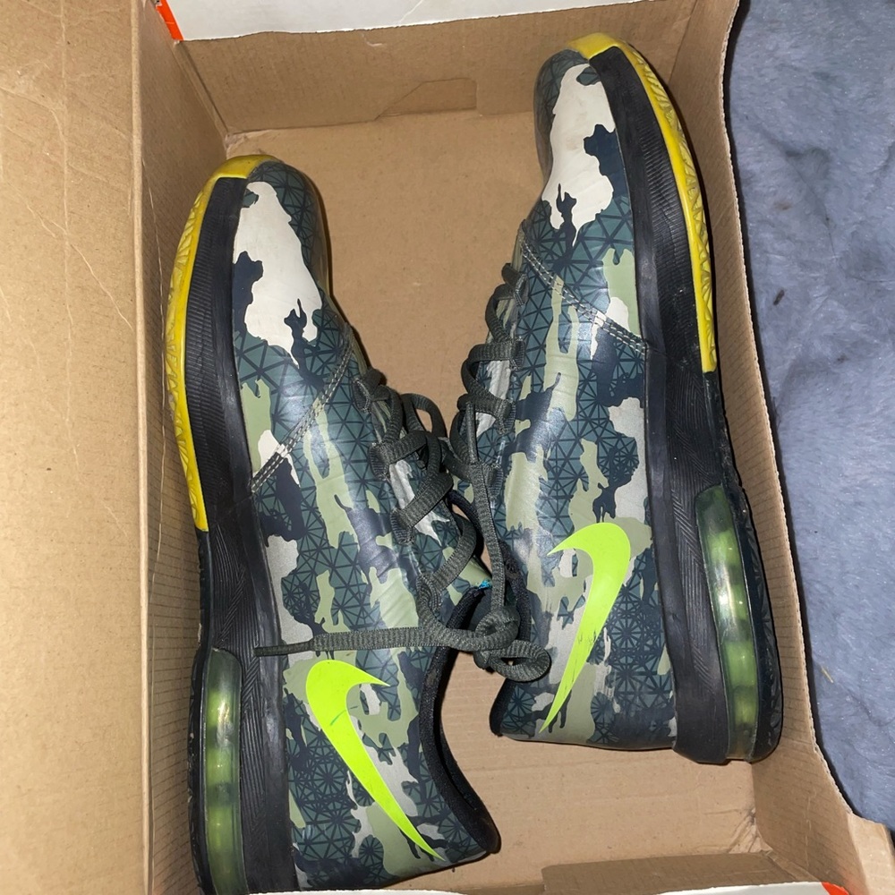 Nike KDs - Picture 2 of 2